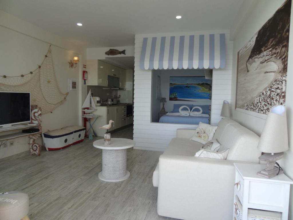 Akisol Sesimbra Beach III room 4